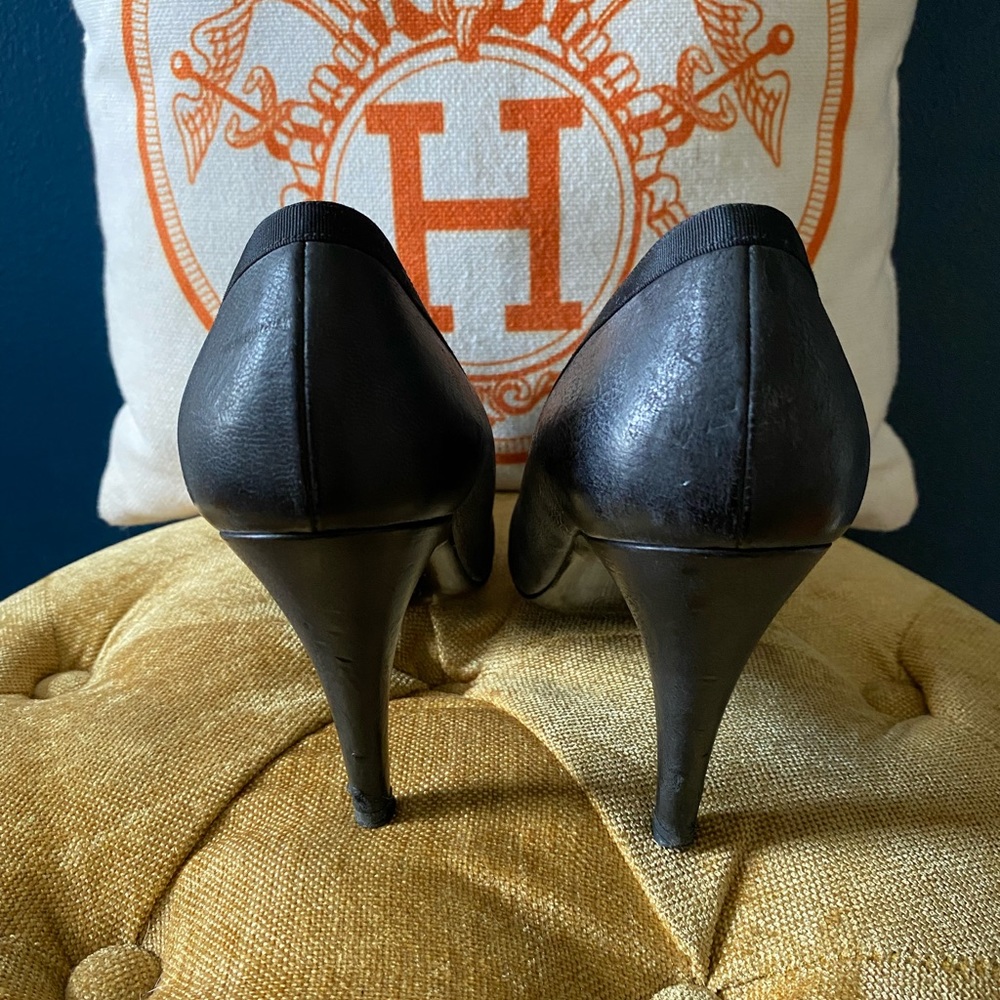 CHANEL Camellia Flower Accent Pump - Picture 6 of 12